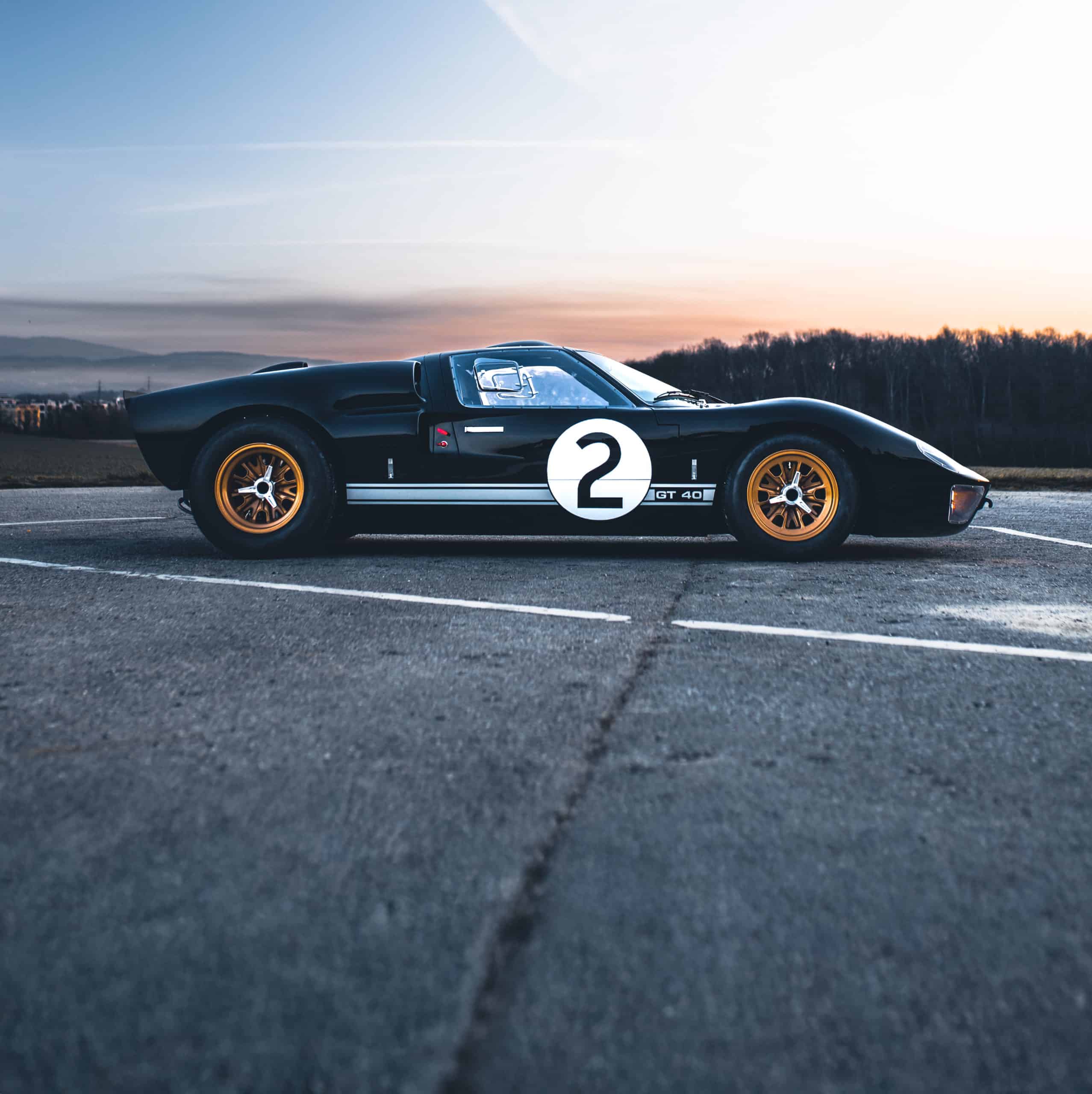 洋書 SHELBY GT40 Shelby GT40: The Shelby American Original Color Archives: Friedman