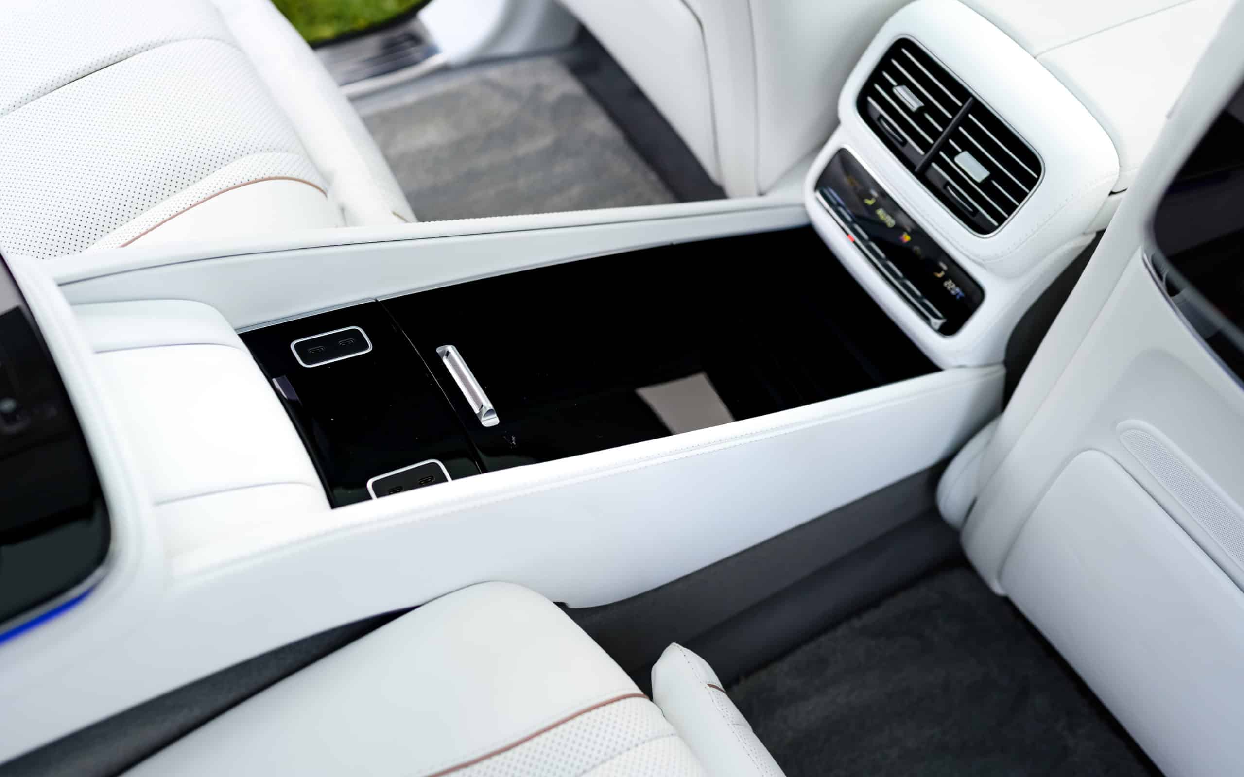 2022 Mercedes Maybach GLS 600 W1N1679871A675893 - 101 sur 210 38 2022 Mercedes Maybach GLS 600 W1N1679871A675893 101 sur 210 scaled