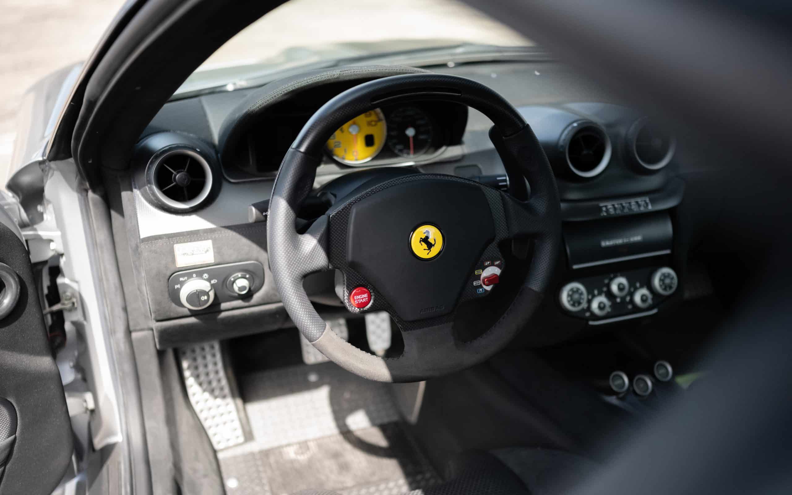 2010 Ferrari 599 GTO ZFF70RDB000177546 1 sur 123 scaled